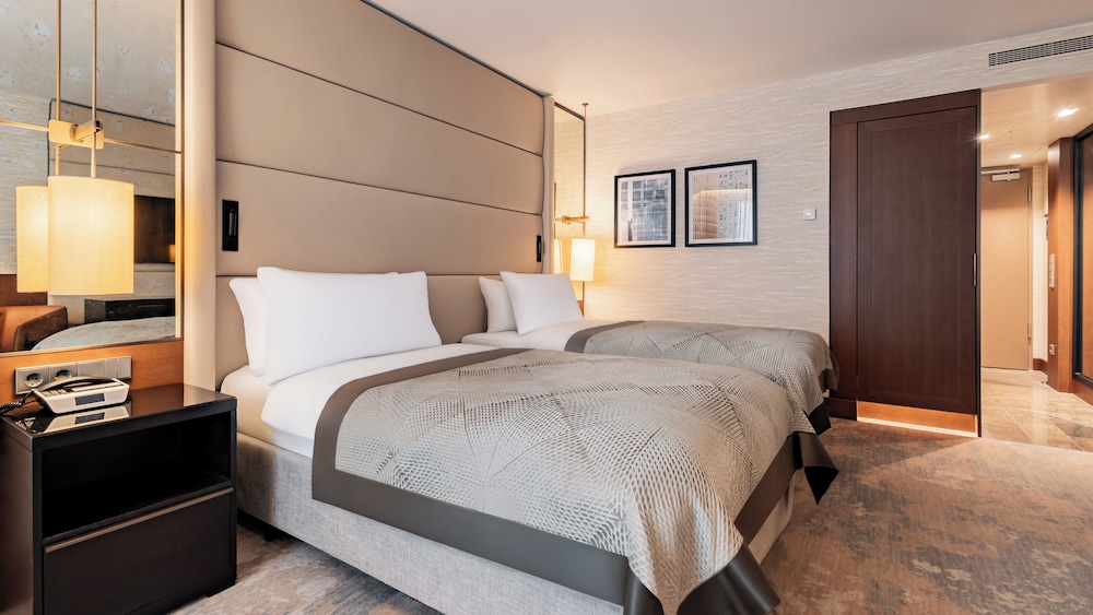 Habitación clásica, 2 camas individuales, Acceso al salón del club del hotel Intercontinental Berlin, An Ihg. Foto 7