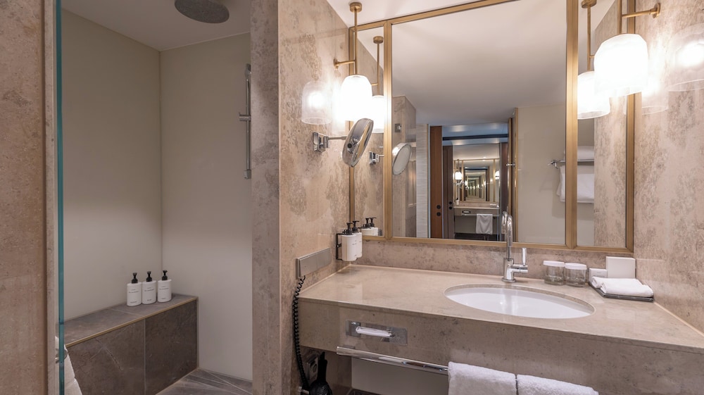 Habitación Club, 1 cama de matrimonio grande, Acceso al salón del club del hotel Intercontinental Berlin, An Ihg. Foto 18
