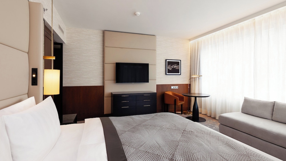 Habitación clásica, 1 cama de matrimonio grande, Acceso al salón del club del hotel Intercontinental Berlin, An Ihg