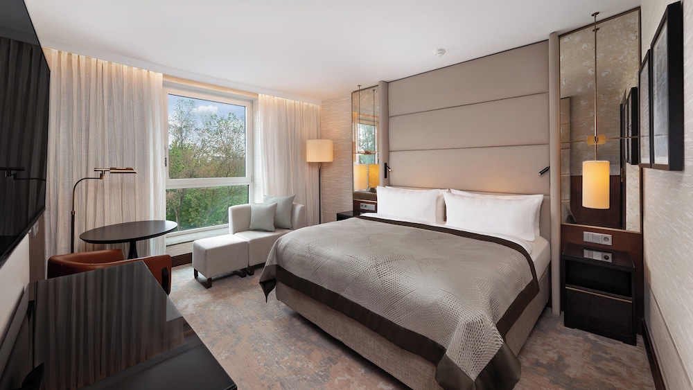 Habitación clásica, 1 cama de matrimonio grande, Acceso al salón del club del hotel Intercontinental Berlin, An Ihg. Foto 3