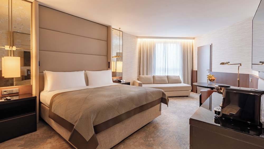 Habitación clásica, 1 cama de matrimonio grande del hotel Intercontinental Berlin, An Ihg. Foto 2