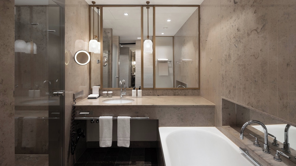 Habitación clásica, 1 cama de matrimonio grande del hotel Intercontinental Berlin, An Ihg. Foto 7