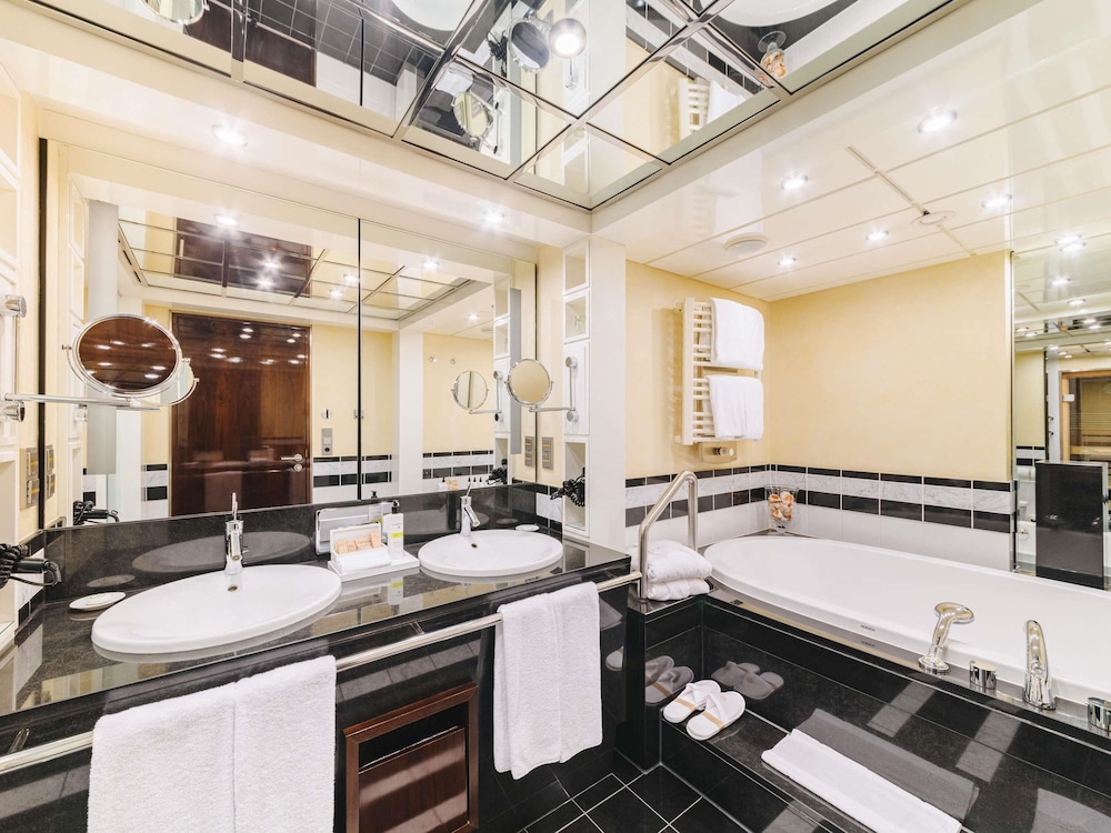 Suite presidencial, 1 cama de matrimonio grande del hotel Pullman Berlin Schweizerhof