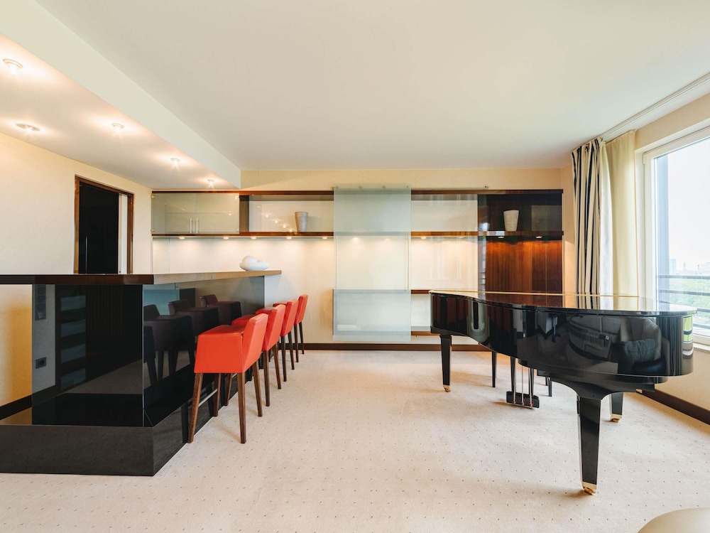 Suite presidencial, 1 cama de matrimonio grande del hotel Pullman Berlin Schweizerhof. Foto 2