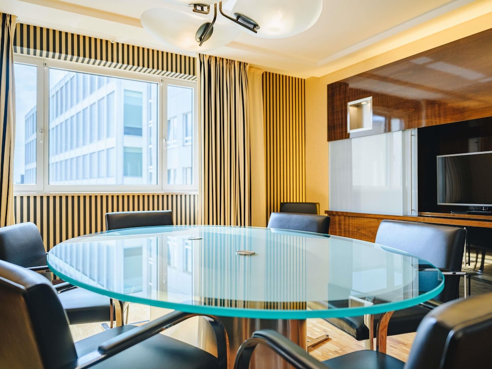 Suite presidencial, 1 cama de matrimonio grande del hotel Pullman Berlin Schweizerhof. Foto 3