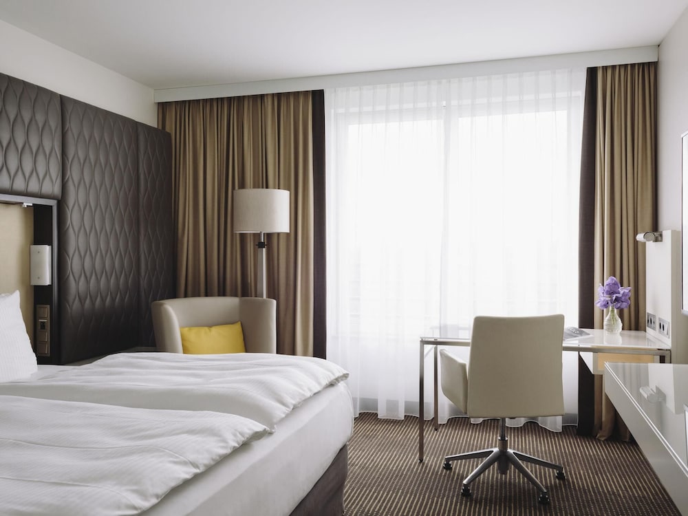 Suite Deluxe, 1 cama de matrimonio grande del hotel Pullman Berlin Schweizerhof. Foto 1