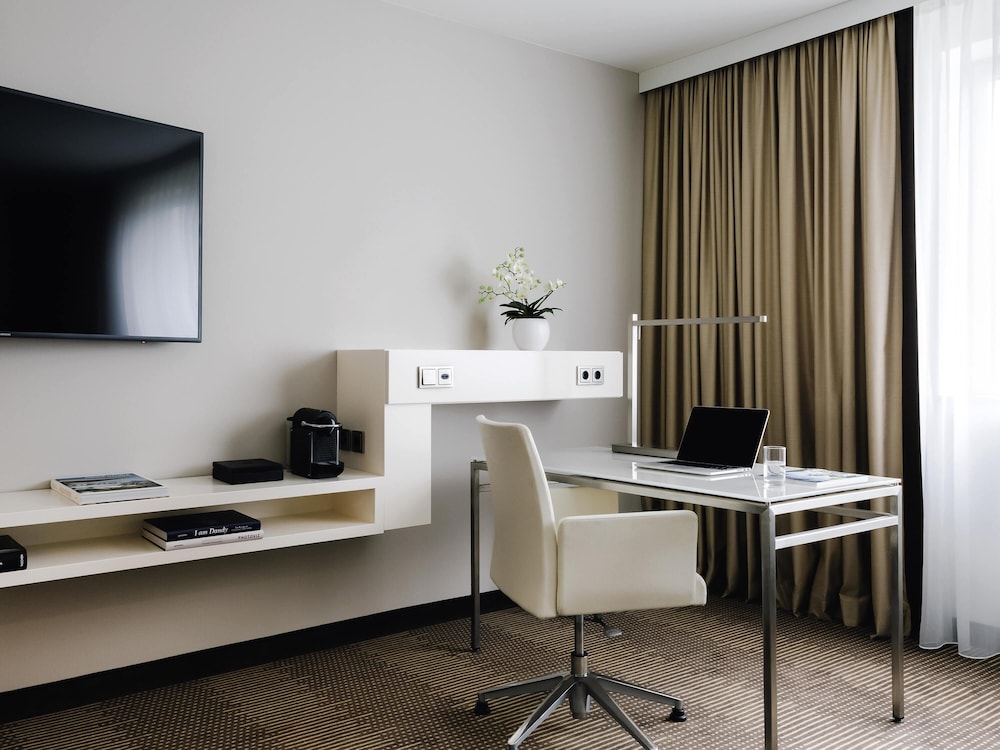 Suite Deluxe, 1 cama de matrimonio grande del hotel Pullman Berlin Schweizerhof. Foto 3