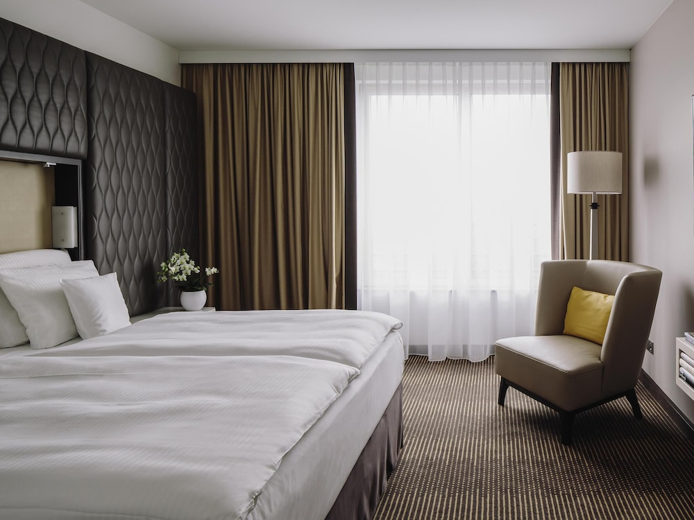 Suite Deluxe, 1 cama de matrimonio grande del hotel Pullman Berlin Schweizerhof. Foto 7