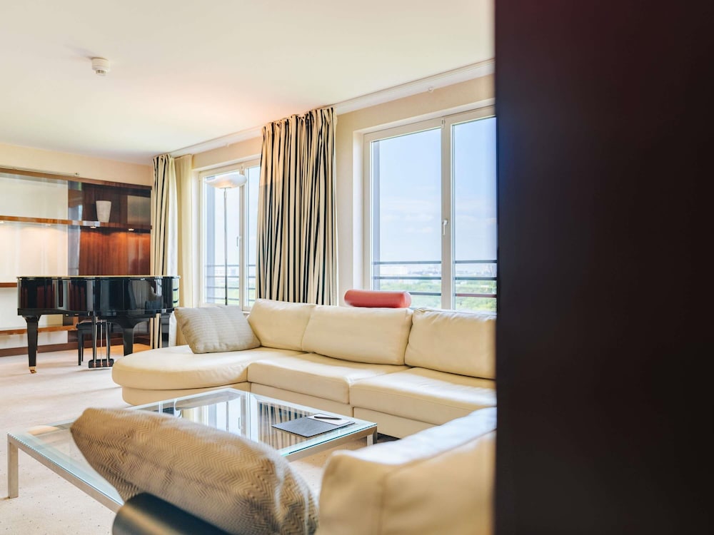 Suite presidencial, 1 cama de matrimonio grande del hotel Pullman Berlin Schweizerhof. Foto 9