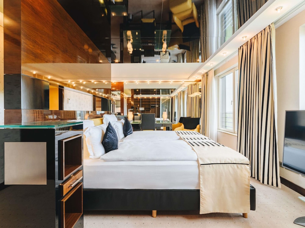 Suite presidencial, 1 cama de matrimonio grande del hotel Pullman Berlin Schweizerhof. Foto 10