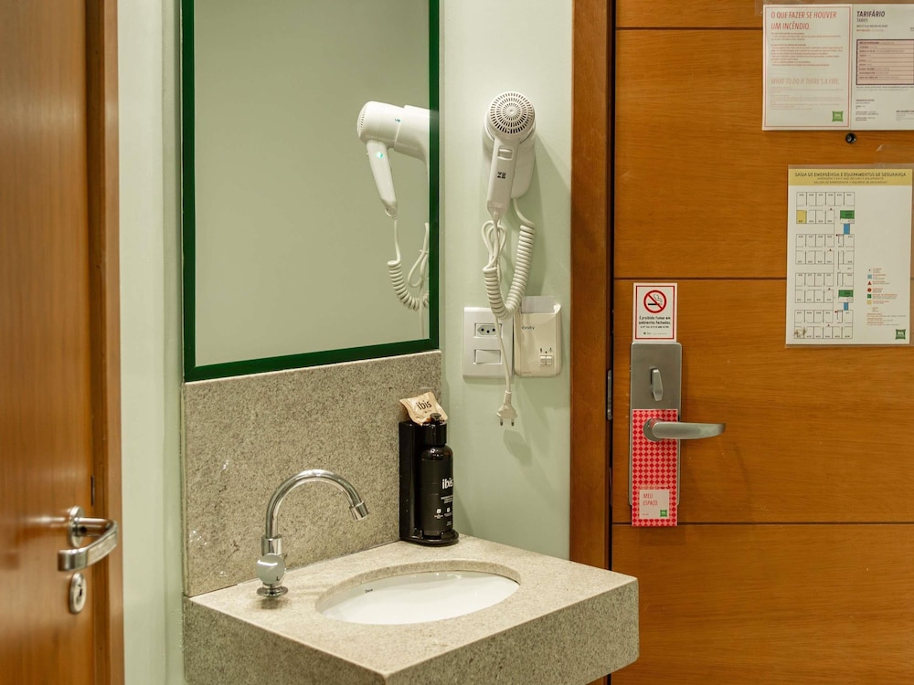 Habitación estándar, 1 cama doble del hotel Ibis budget Belém Batista Campos. Foto 6
