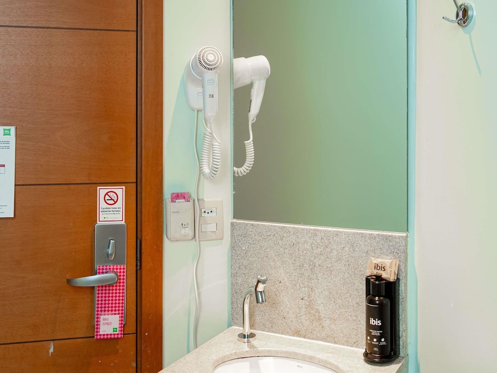 Habitación estándar, 1 cama doble del hotel Ibis budget Belém Batista Campos. Foto 8