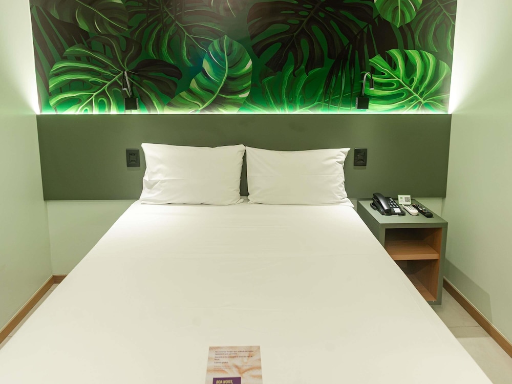 Habitación superior, 1 cama doble del hotel Ibis budget Belém Batista Campos. Foto 7