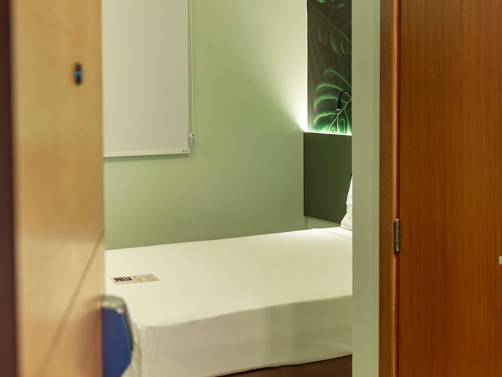 Habitación superior, 1 cama doble del hotel Ibis budget Belém Batista Campos. Foto 8