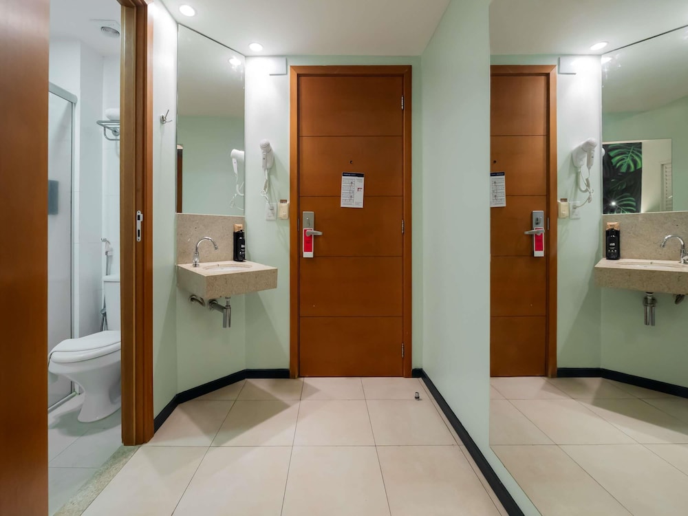 Habitación superior, 1 cama doble del hotel Ibis budget Belém Batista Campos. Foto 9