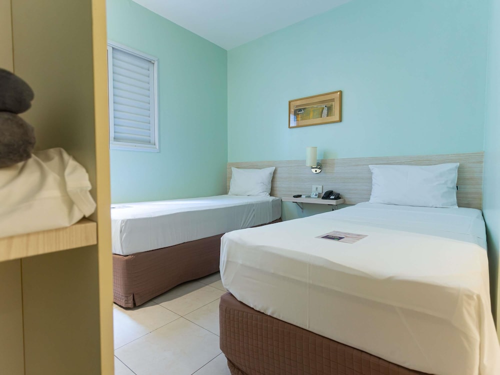 Habitación estándar, 2 camas individuales del hotel Ibis budget Belém Batista Campos. Foto 5