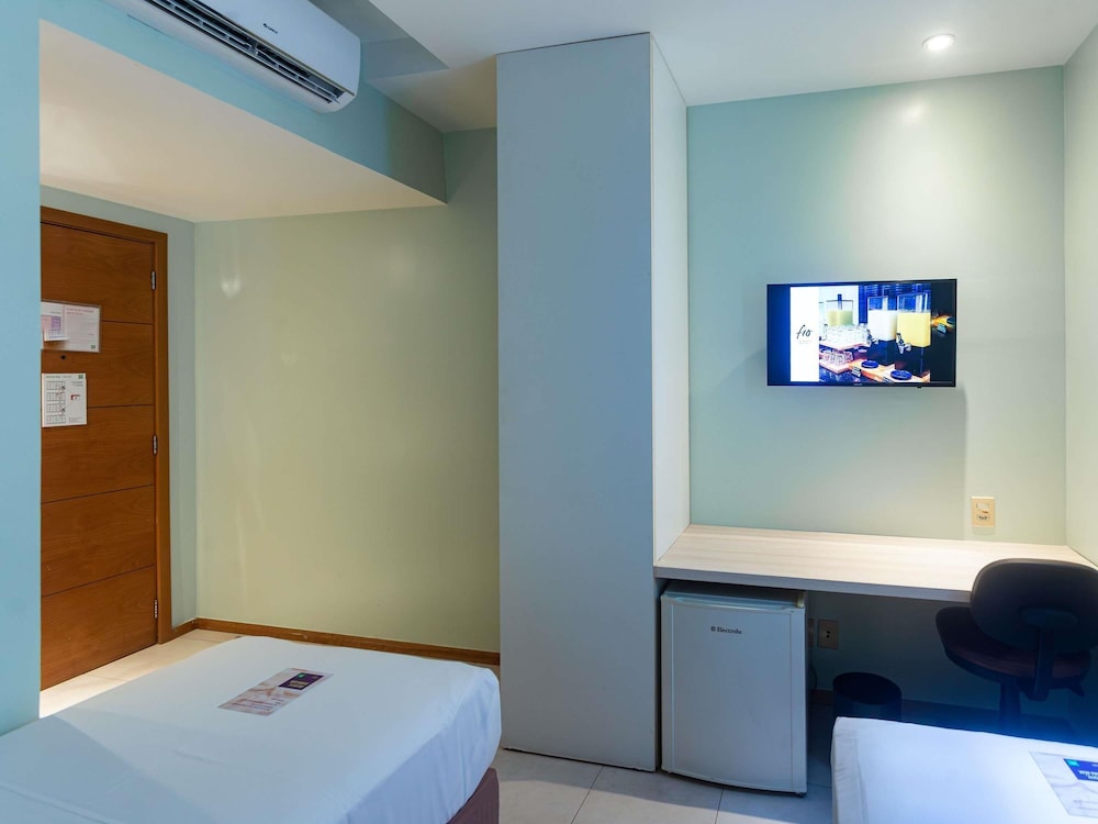 Habitación estándar, 2 camas individuales del hotel Ibis budget Belém Batista Campos. Foto 9