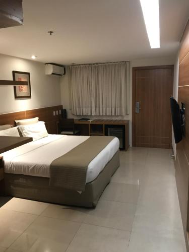 Habitación con cama extragrande - Adaptada para personas de movilidad reducida del hotel Américas Granada