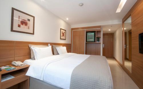 Habitación Doble Superior del hotel Américas Granada. Foto 3