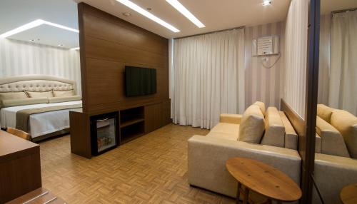 Suite Deluxe con bañera de hidromasaje del hotel Américas Granada. Foto 3