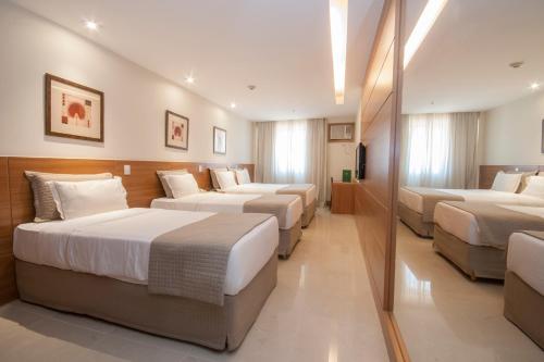 Habitación Familiar del hotel Américas Granada. Foto 3