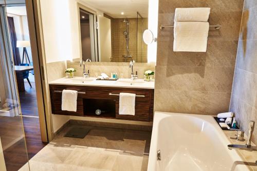 Habitación Executive del hotel Steigenberger Köln. Foto 1