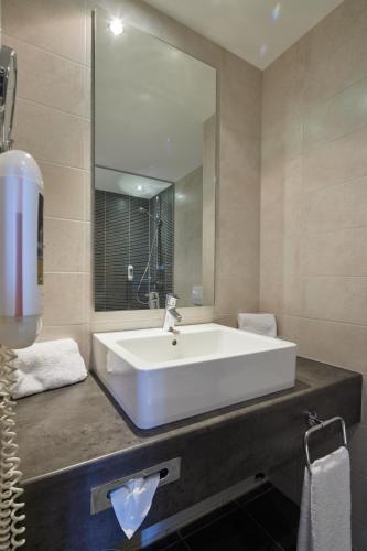 Habitación Superior - 1 cama grande del hotel Mercure Hotel Severinshof Koeln City. Foto 4
