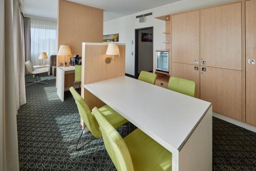 Suite Superior del hotel Mercure Hotel Severinshof Koeln City. Foto 5