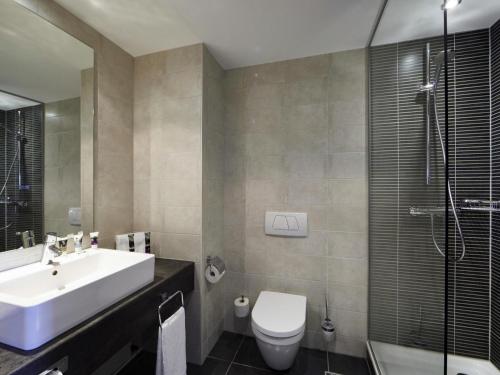Suite Junior con cama doble grande del hotel Mercure Hotel Severinshof Koeln City. Foto 1