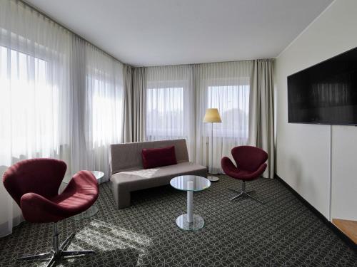 Suite Junior con cama doble grande del hotel Mercure Hotel Severinshof Koeln City. Foto 2