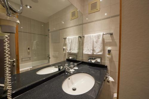 Suite Junior con cama doble grande del hotel Mercure Hotel Severinshof Koeln City. Foto 5