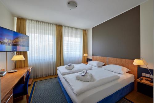 Suite Junior con cama doble grande del hotel Mercure Hotel Severinshof Koeln City. Foto 6