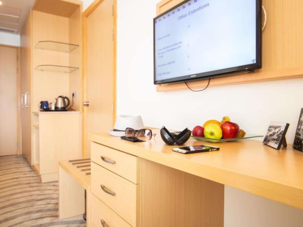 Habitación Estándar con 2 camas individuales, lado jardín del hotel Mercure Ismailia Forsan Island. Foto 5