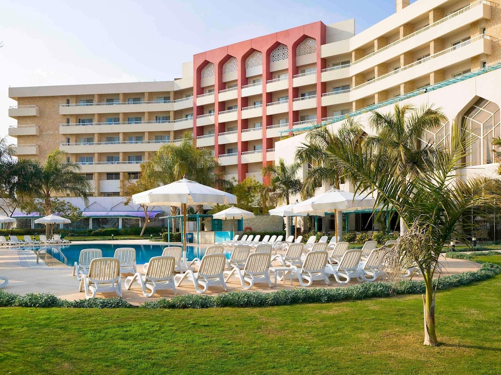 Habitación Estándar con 2 camas individuales, lado jardín del hotel Mercure Ismailia Forsan Island. Foto 6