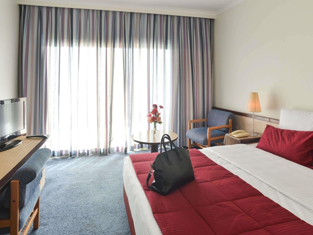Habitación Estándar con 1 cama doble, lado jardín del hotel Mercure Ismailia Forsan Island. Foto 9
