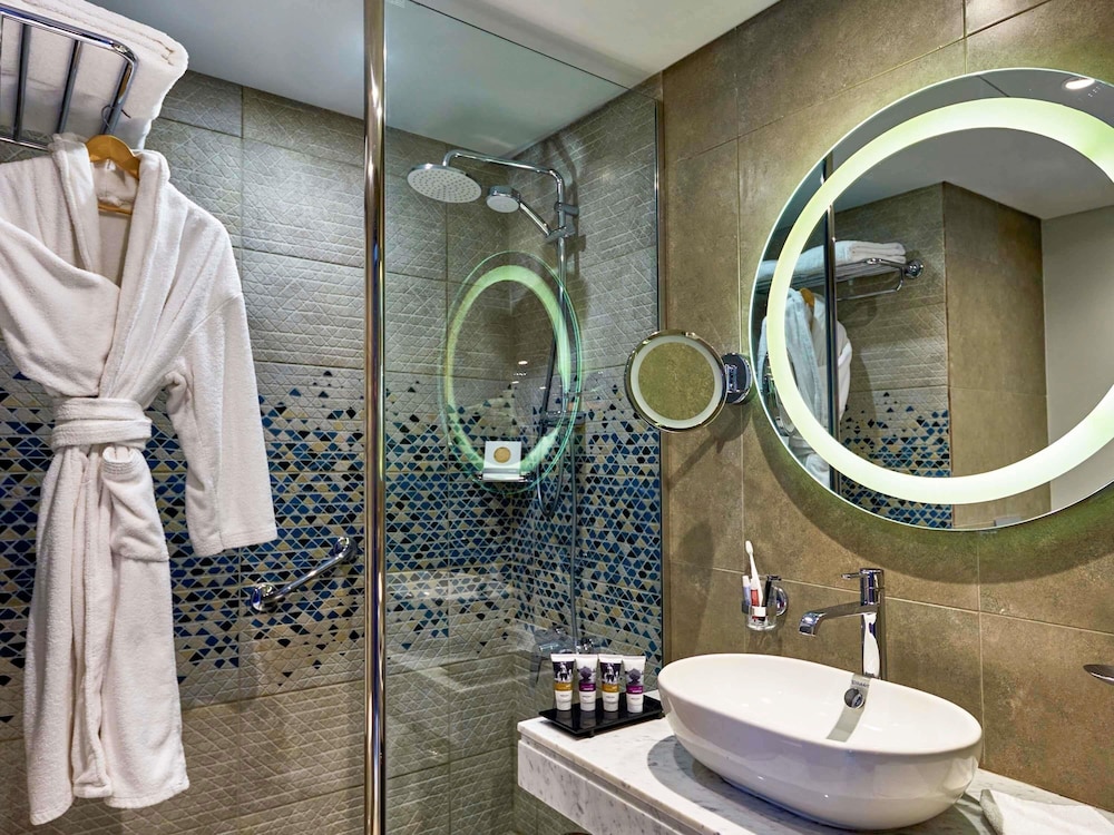 Habitación Privilege, balcón, vistas al lago - 2 camas individuales del hotel Mercure Ismailia Forsan Island. Foto 5