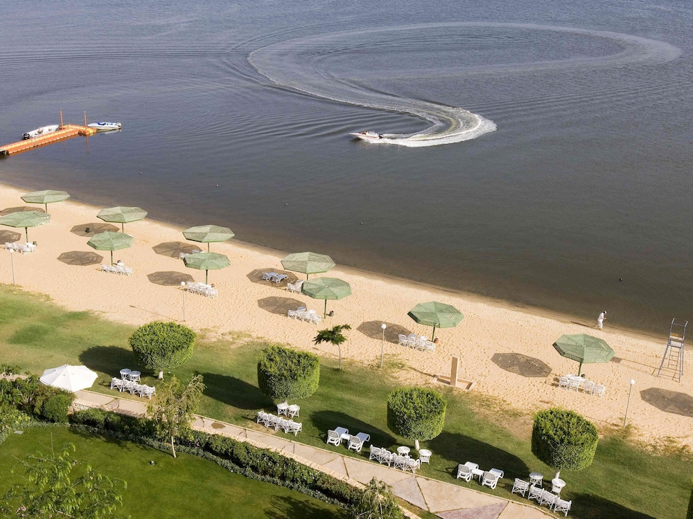 Habitación Privilege, balcón, vistas al lago - 2 camas individuales del hotel Mercure Ismailia Forsan Island. Foto 6