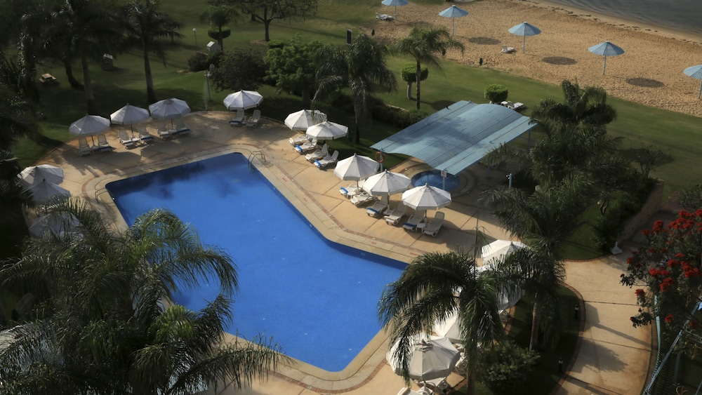 Habitación Privilege, balcón, vistas al lago - 2 camas individuales del hotel Mercure Ismailia Forsan Island. Foto 11