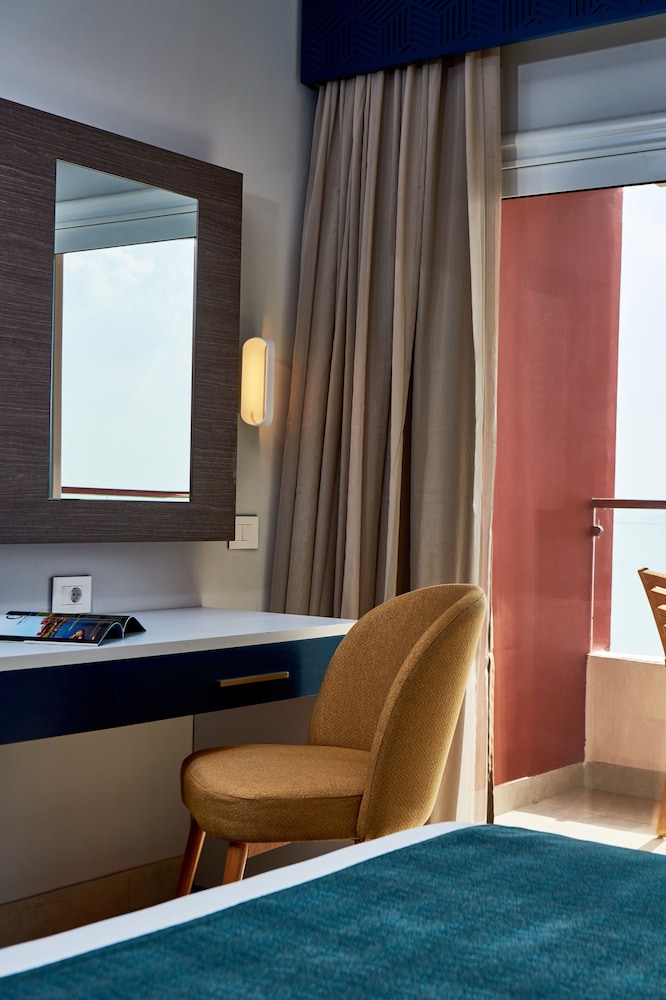 Habitación Privilege, balcón, vistas al lago - 1 cama doble del hotel Mercure Ismailia Forsan Island. Foto 3