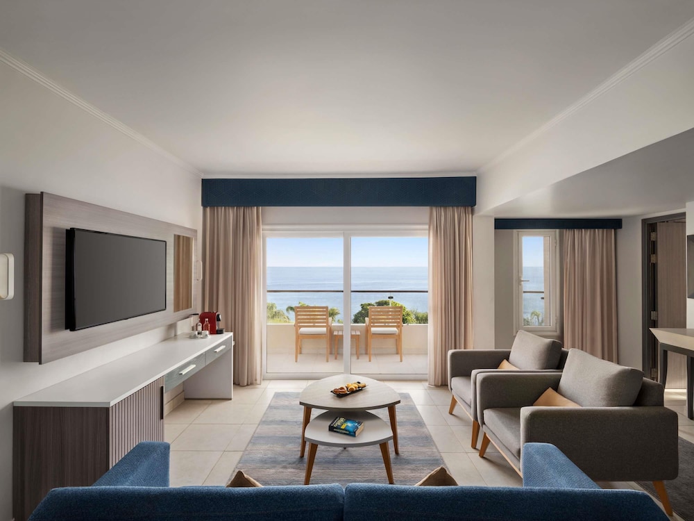 Suite Junior con 1 cama doble, vistas al lago del hotel Mercure Ismailia Forsan Island