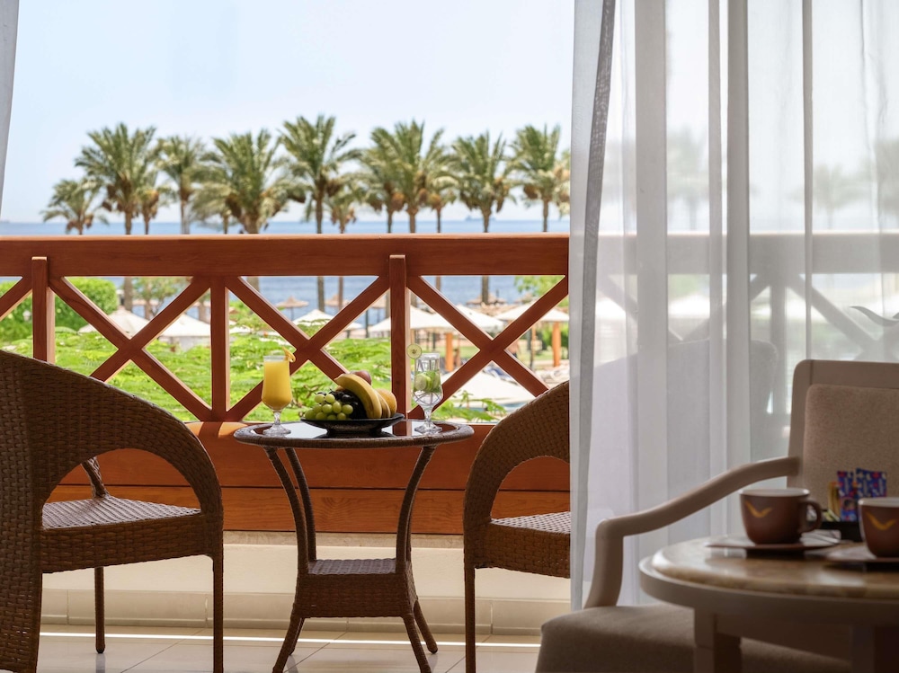 Habitación clásica, 1 cama de matrimonio grande, vistas al mar del hotel Mövenpick Resort Taba