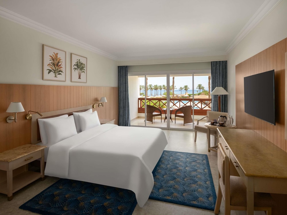 Habitación clásica, 1 cama de matrimonio grande, vistas al mar del hotel Mövenpick Resort Taba. Foto 5