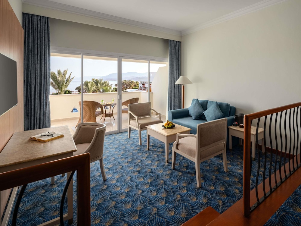 Habitación clásica con 2 camas individuales, 2 camas individuales, vistas al mar del hotel Mövenpick Resort Taba. Foto 8