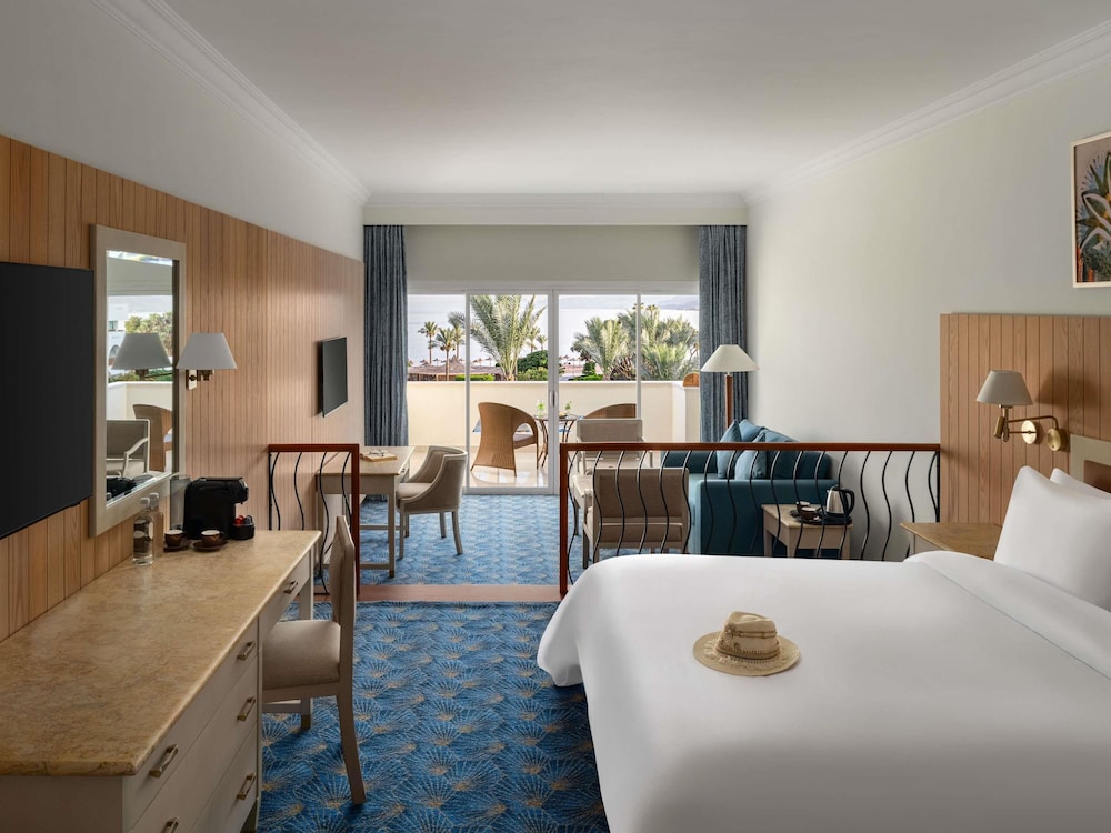 Habitación Deluxe, 1 cama de matrimonio grande, vistas al mar del hotel Mövenpick Resort Taba. Foto 6