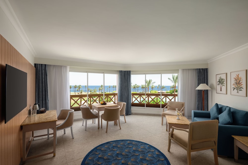Habitación familiar, 1 cama de matrimonio grande, vistas al mar del hotel Mövenpick Resort Taba. Foto 6