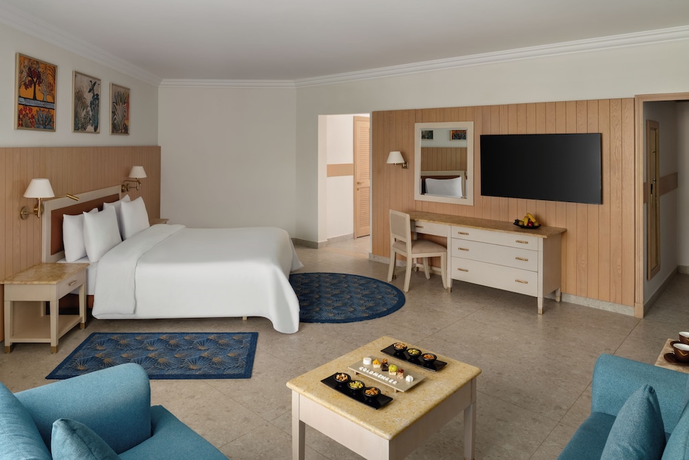 Suite junior, 1 cama de matrimonio grande del hotel Mövenpick Resort Taba. Foto 3