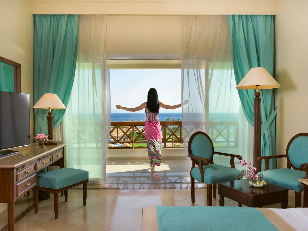Suite (Ambassador) del hotel Mövenpick Resort Taba. Foto 6