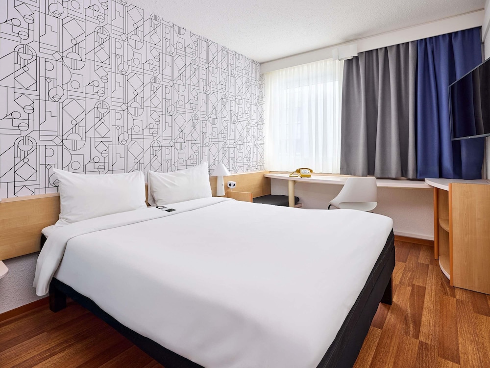 Habitación Estándar con 1 cama doble del hotel Ibis Düsseldorf Hauptbahnhof. Foto 1