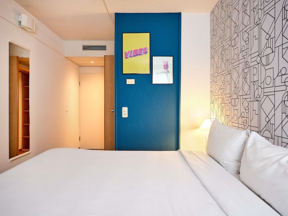 Habitación Estándar con 1 cama doble del hotel Ibis Düsseldorf Hauptbahnhof. Foto 5