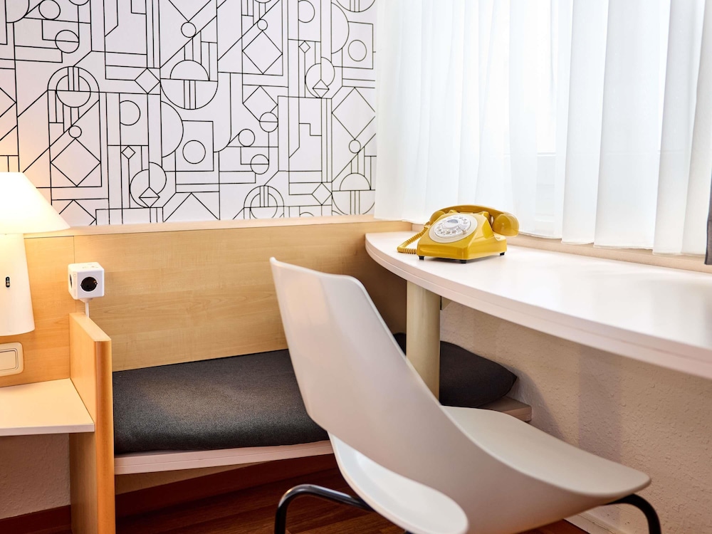 Habitación Estándar con 1 cama doble del hotel Ibis Düsseldorf Hauptbahnhof. Foto 7